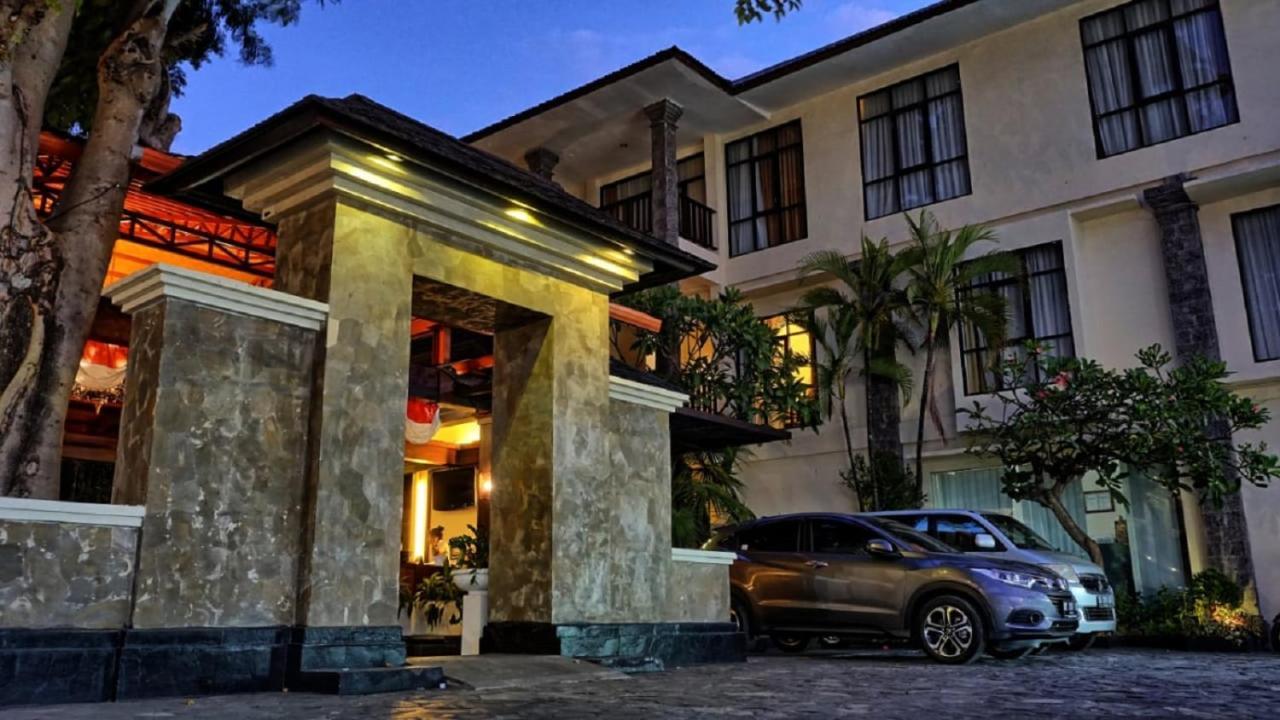 Western Kuta 4*